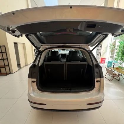 Jetour Mountain & Sea L9 Flagship Electric Hybrid