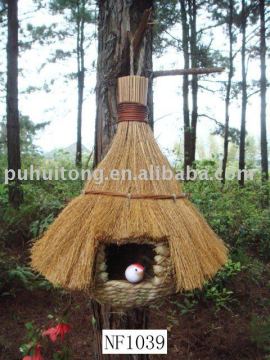 Bird roosting pocket