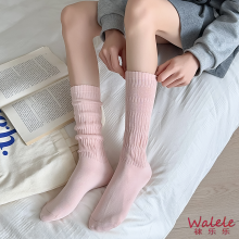 Chic macaron-color medyas na may nakasalansan na disenyo