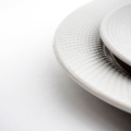Witte reliëf luxe keukenset 16 -stks keramische platen