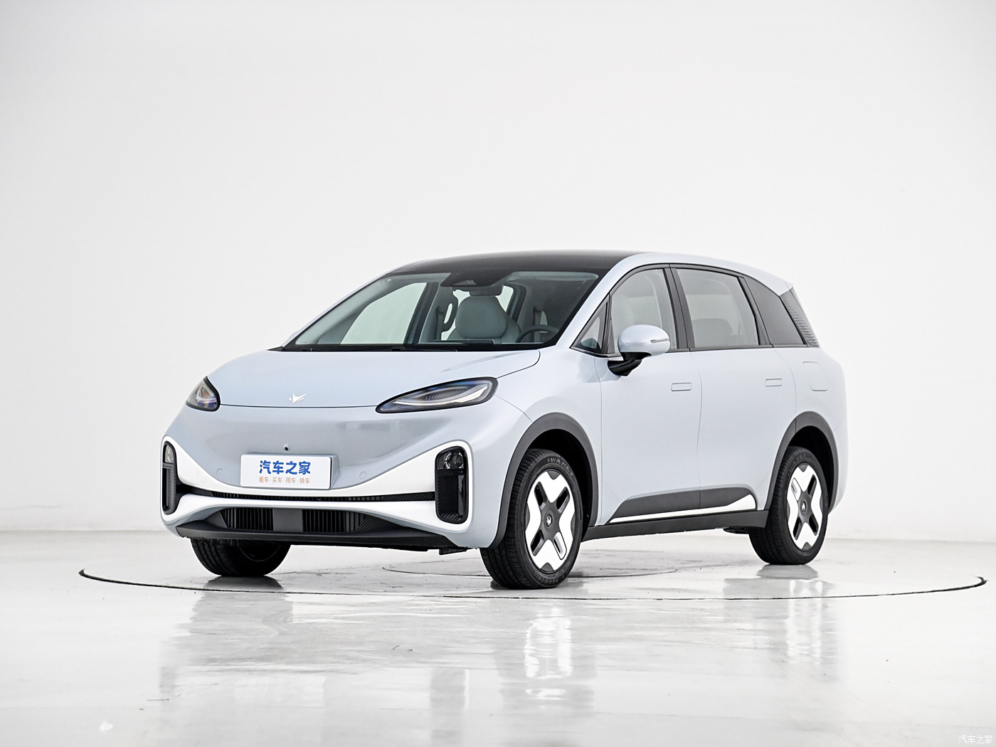 聪明的亲子电动MPV Arcfox Koala