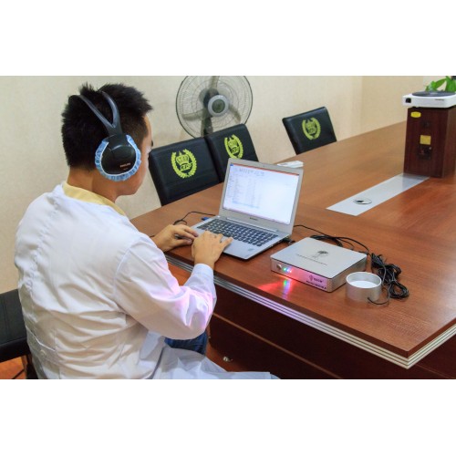 Sound testing Computer testing machine with headset