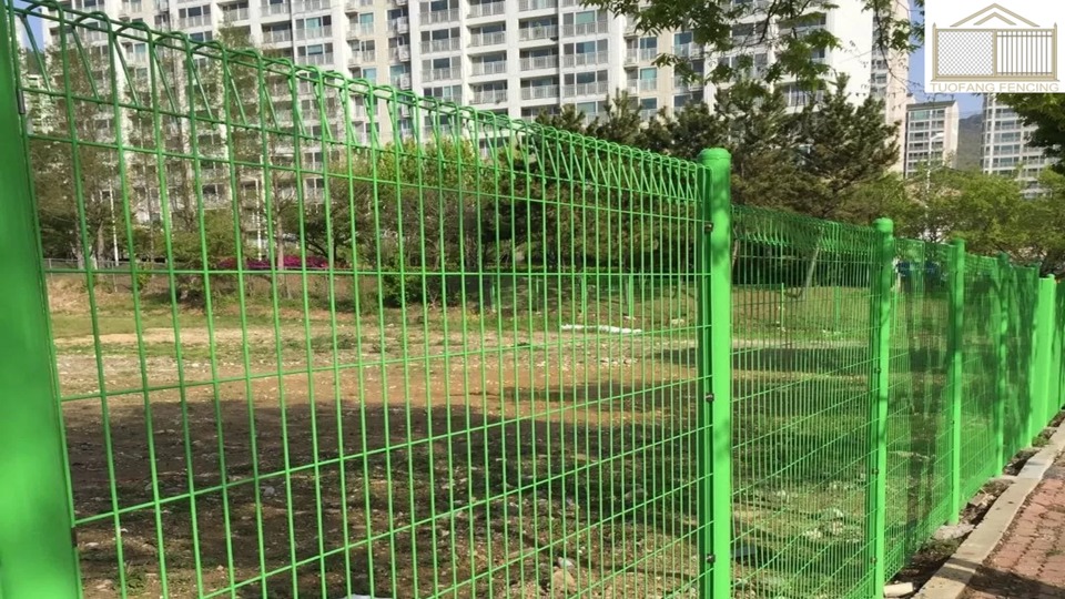 Roll Top Fence 3