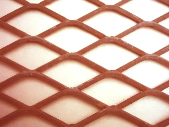 Colored expanded wire mesh