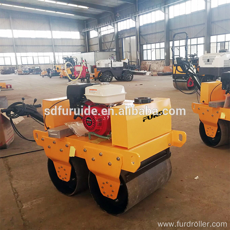 Hand road roller with small body design