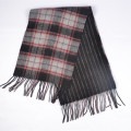 Sciarpa in tartan rosso colore nero