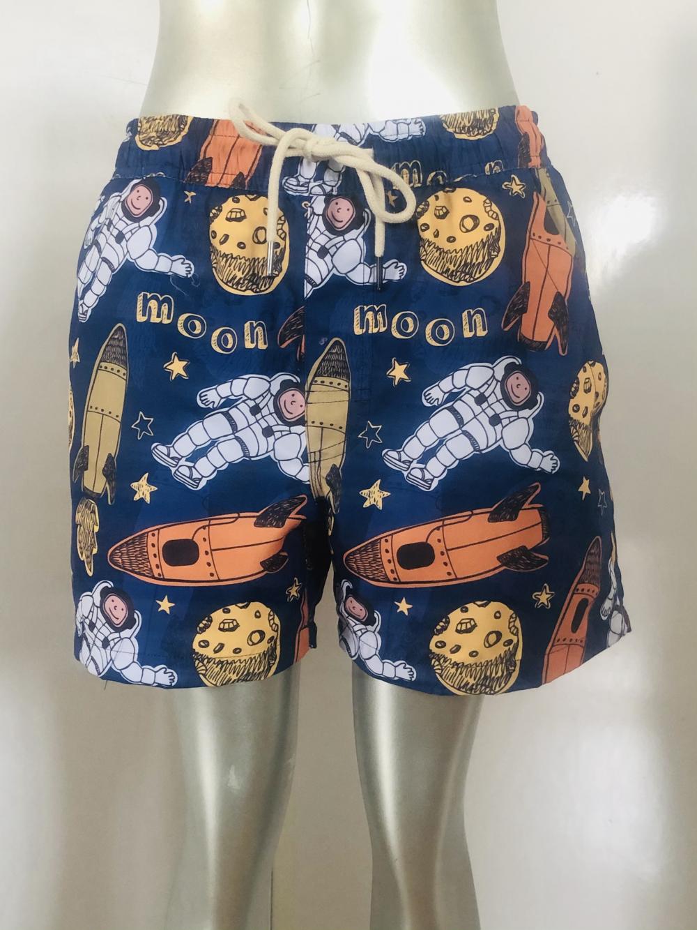 Shorts de praia masculinos de impressão de astronauta fofos