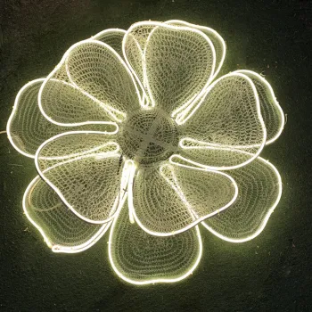 Illuminated Christmas Flower Shape Street Light