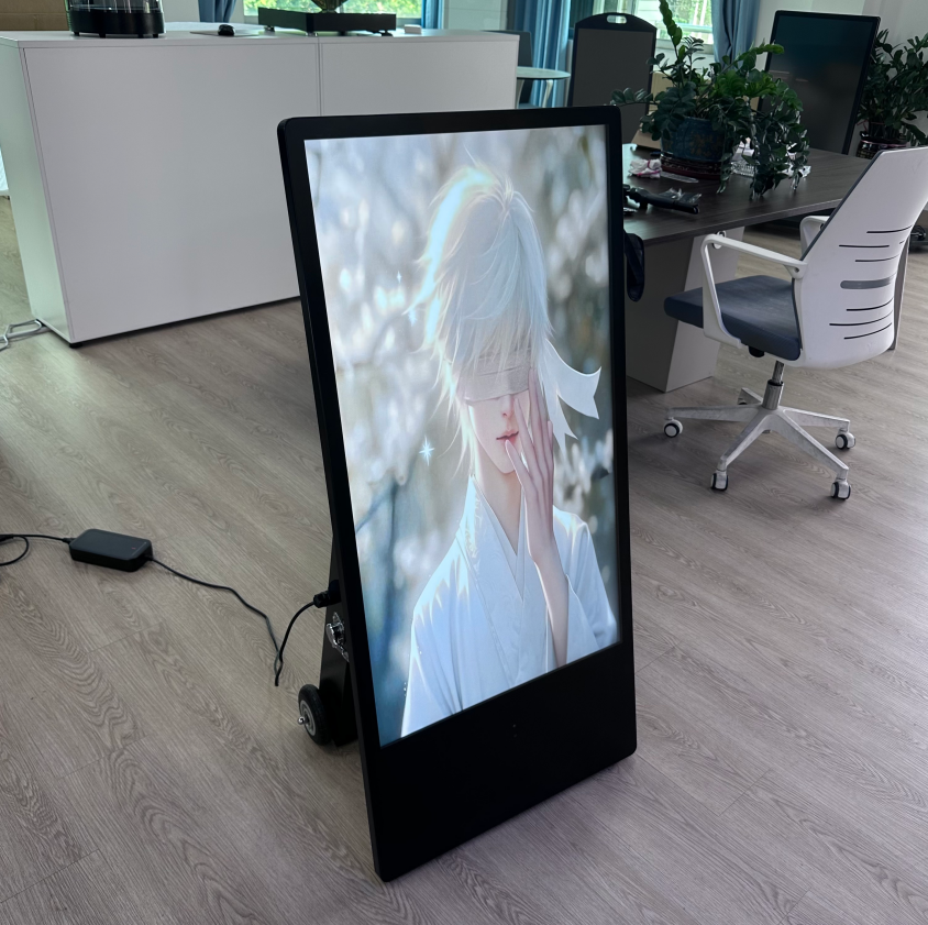 Her türlü hava koşulunda ticari kullanım için IP65 sınıfı su geçirmez mobil dijital poster