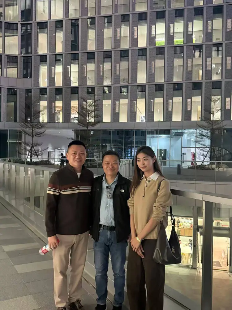 Xiaopeng and Zhongxiaoping Group Photo