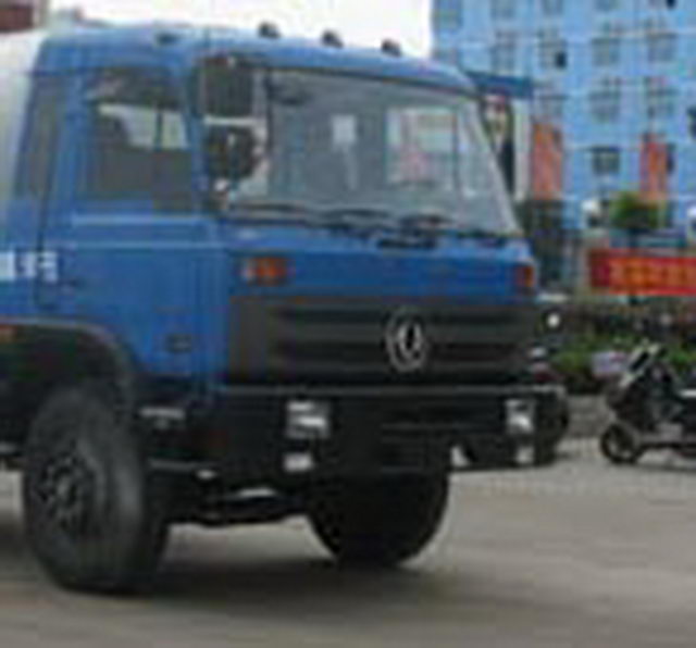 DONGFENG 153 2-8CBM شاحنة رش الأسفلت