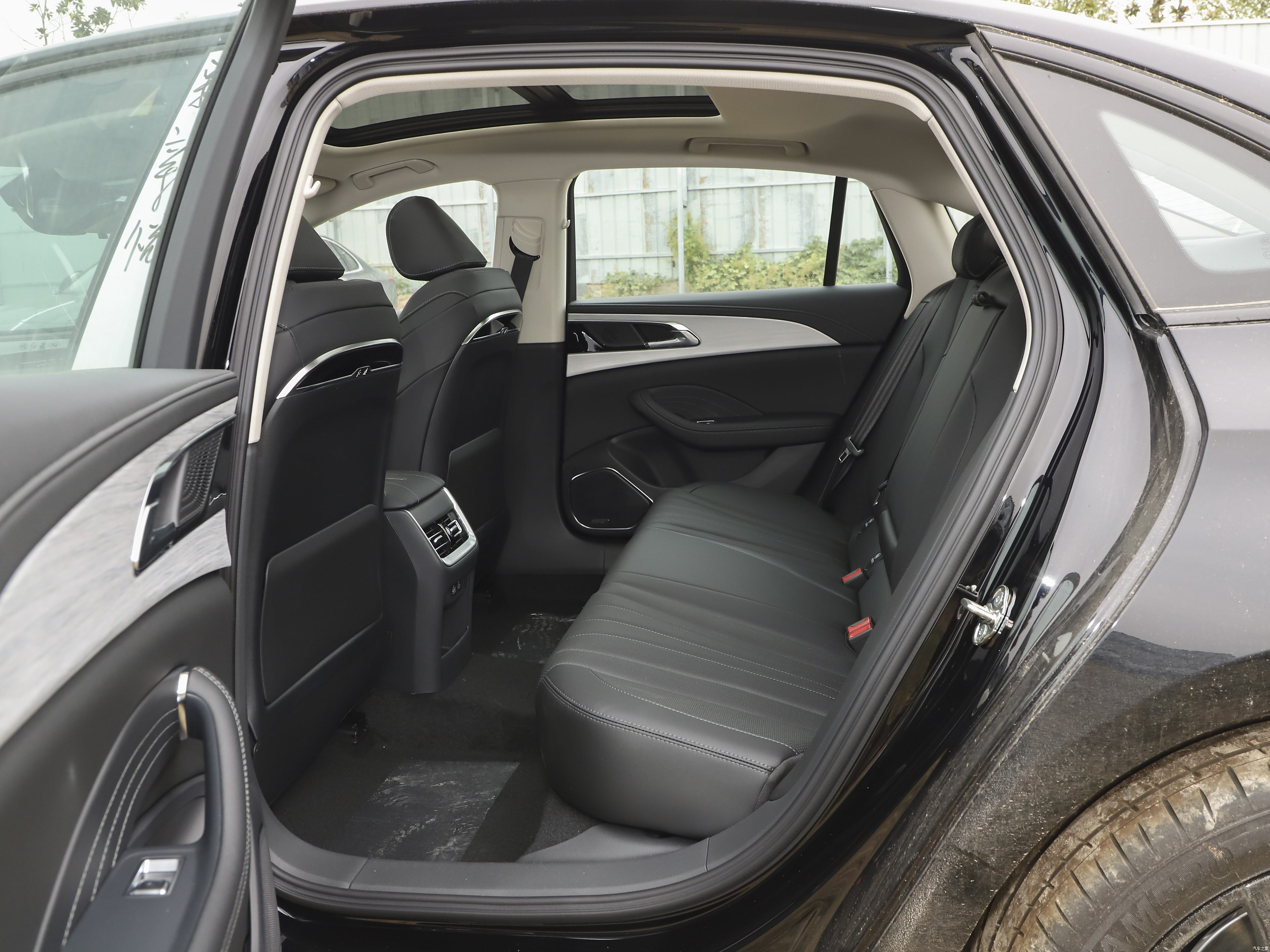 HONGQI H5 Gasoline Luxury Sedan Car