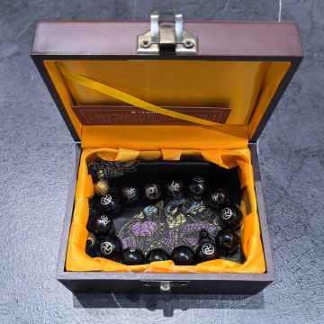 Чысты тытанавы бранзалет з пацеркі