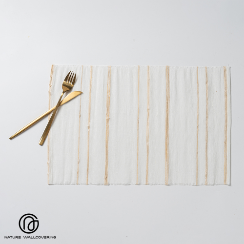 Sets de table en lin fabriqués à la main avec décor végétal gris clair