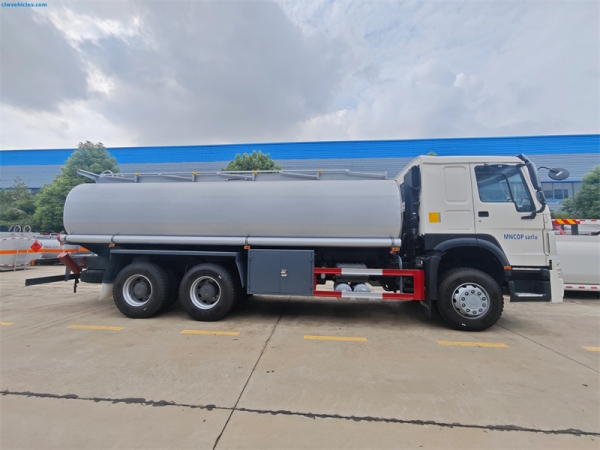6x4 Oil Tanker Truck with 340hp Engine