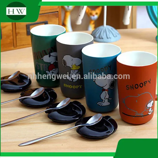 promotional gift custom scrub cartoon snoopy ceramic water tea milk coffee cup mug with handle and lid and spoon