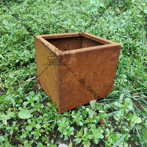 Metal Raised Outdoor Planter