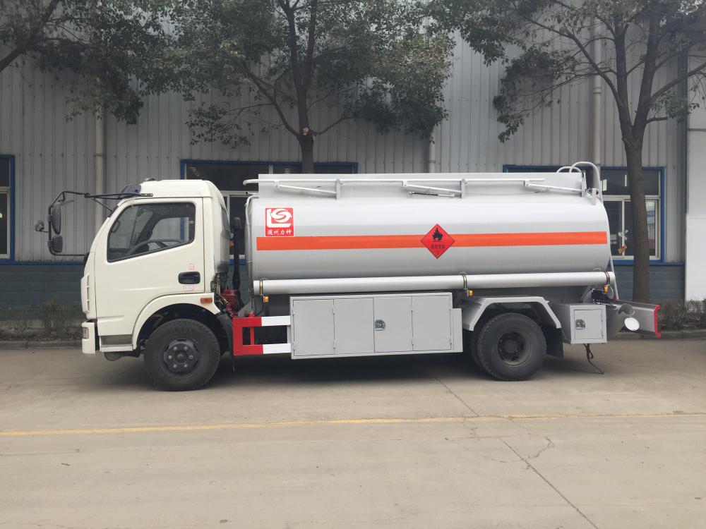 9 m³ 4 X 2 camion de réservoir de carburant de Dongfeng