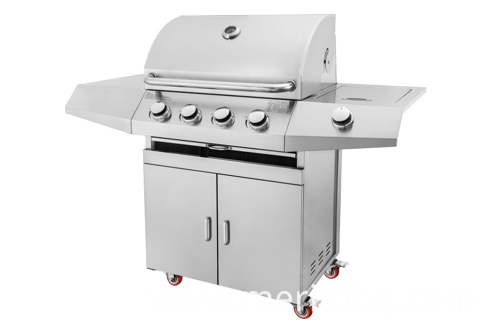 Wygoda grilla w gotowaniu na świeżym powietrzu The Convenience of a Barbecue Grill Stand in Outdoor Cooking