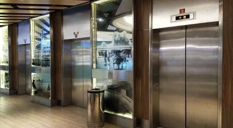 High-Capacity Cargo Elevator with Machine Room