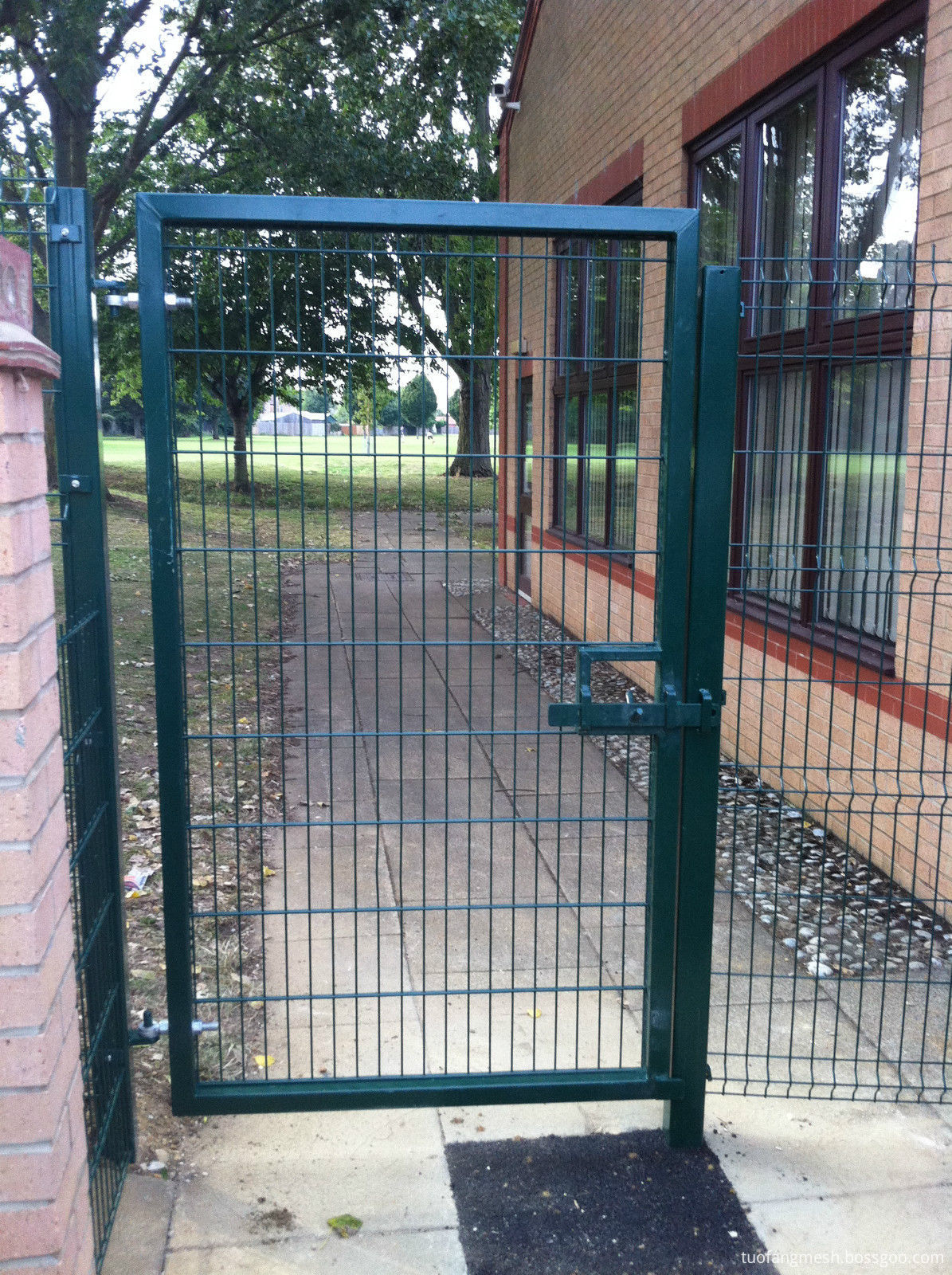 3 D metal fence panels Single gate 