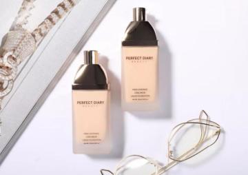 Grinding little gold cover foundation liquid