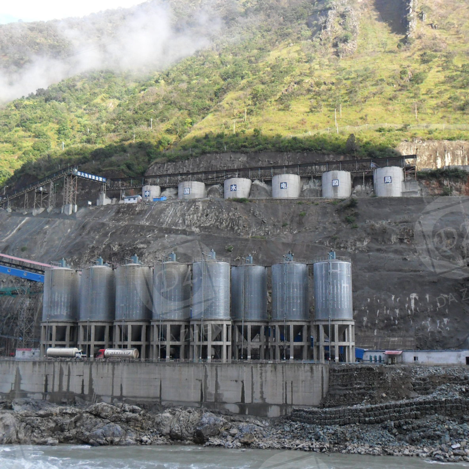 Steel plate silo for steel slag storage