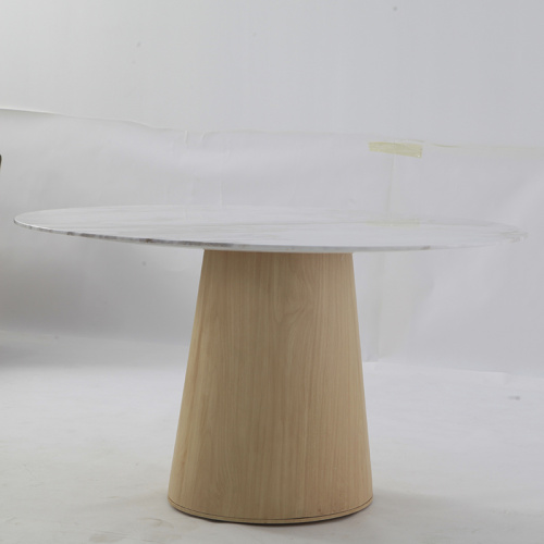 Mesa de café redonda moderna de mármol con base de madera.