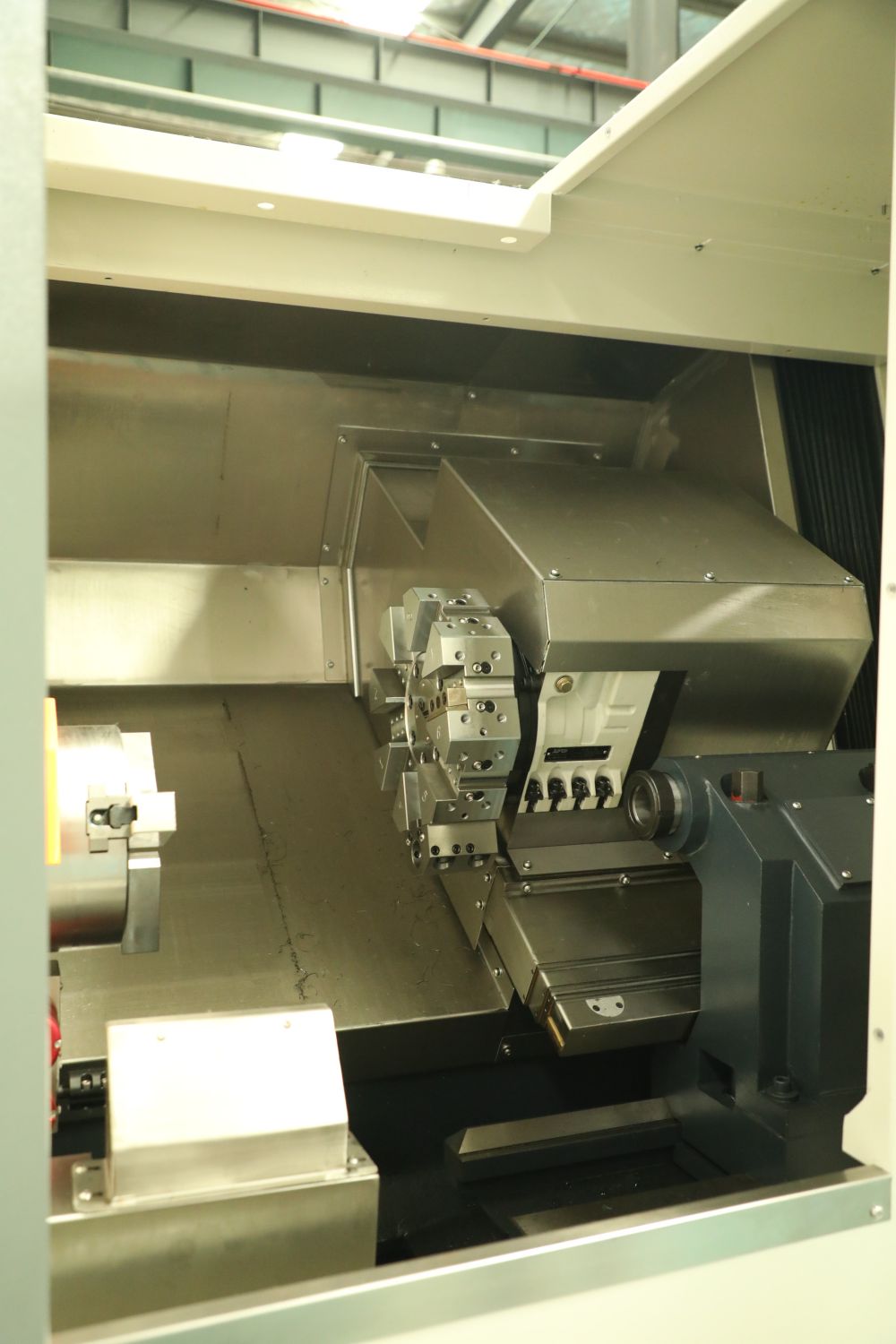 CNC inclined lathe