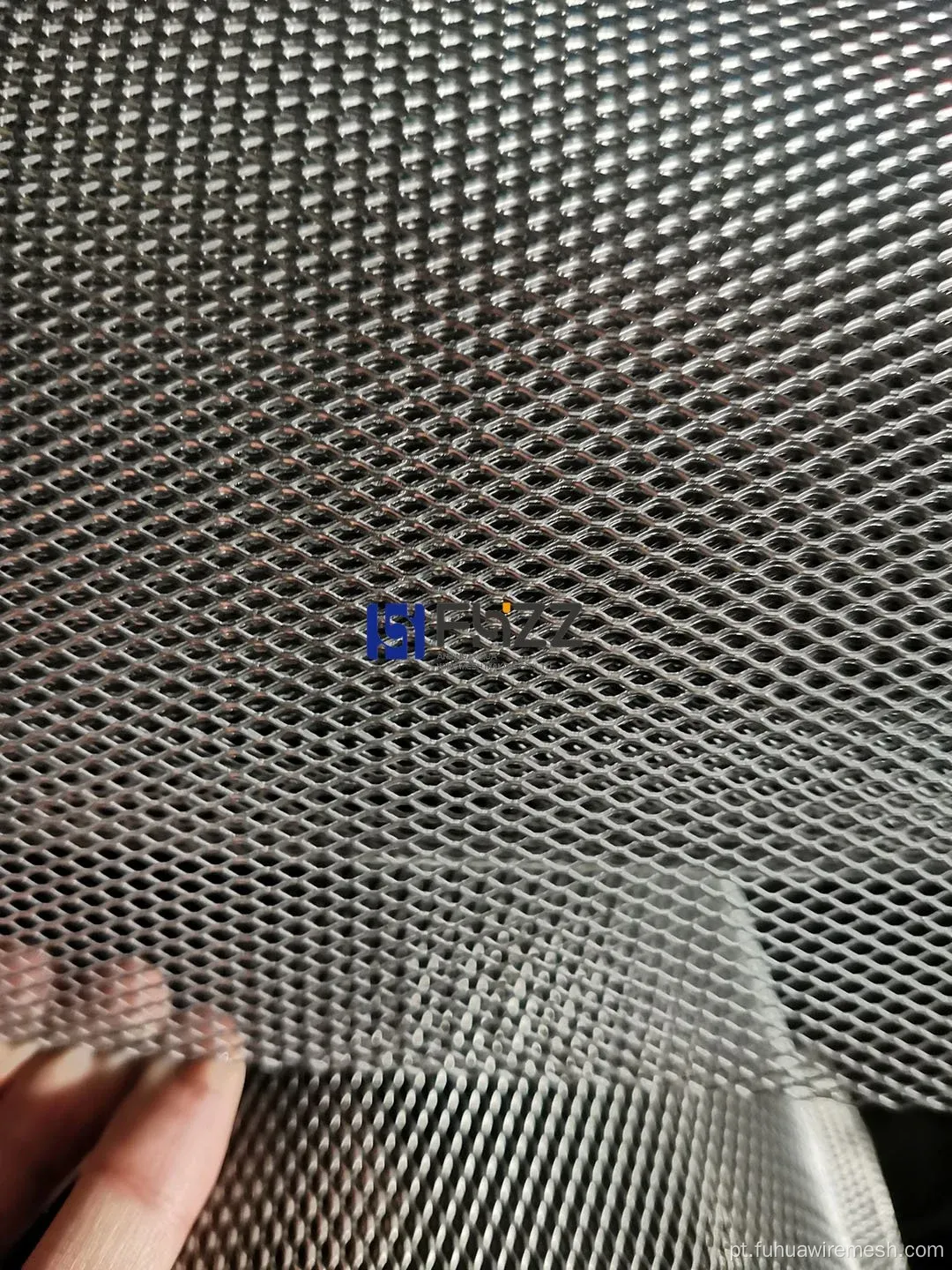 Malha de metal expandida de placa de aço pequeno de orifício pequeno