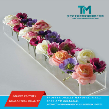 Vaso floral rosa elegante em caixa de exibição de acrílico transparente