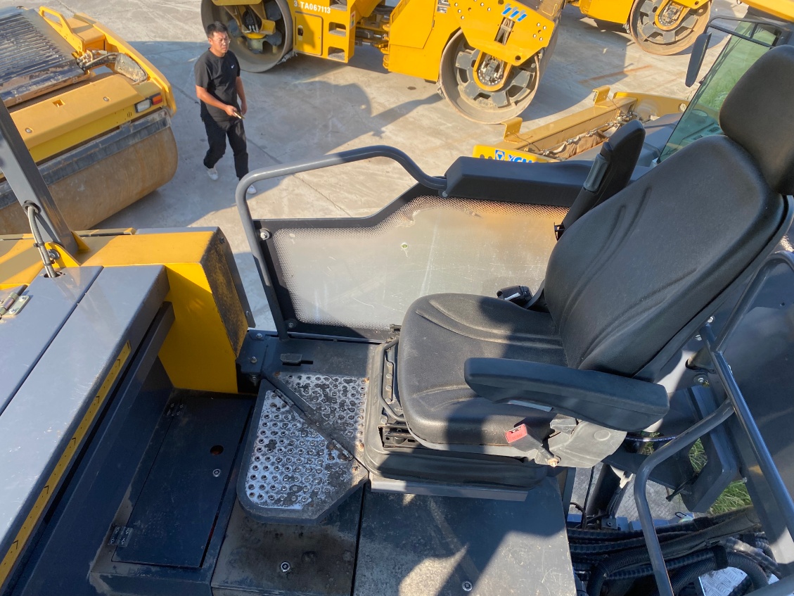 XCMG Concrete Paver RP1005KDIV Versatile Form Paver