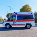 Jiangling Fushun Diesel Izquierda del volante de la izquierda Ambulancia