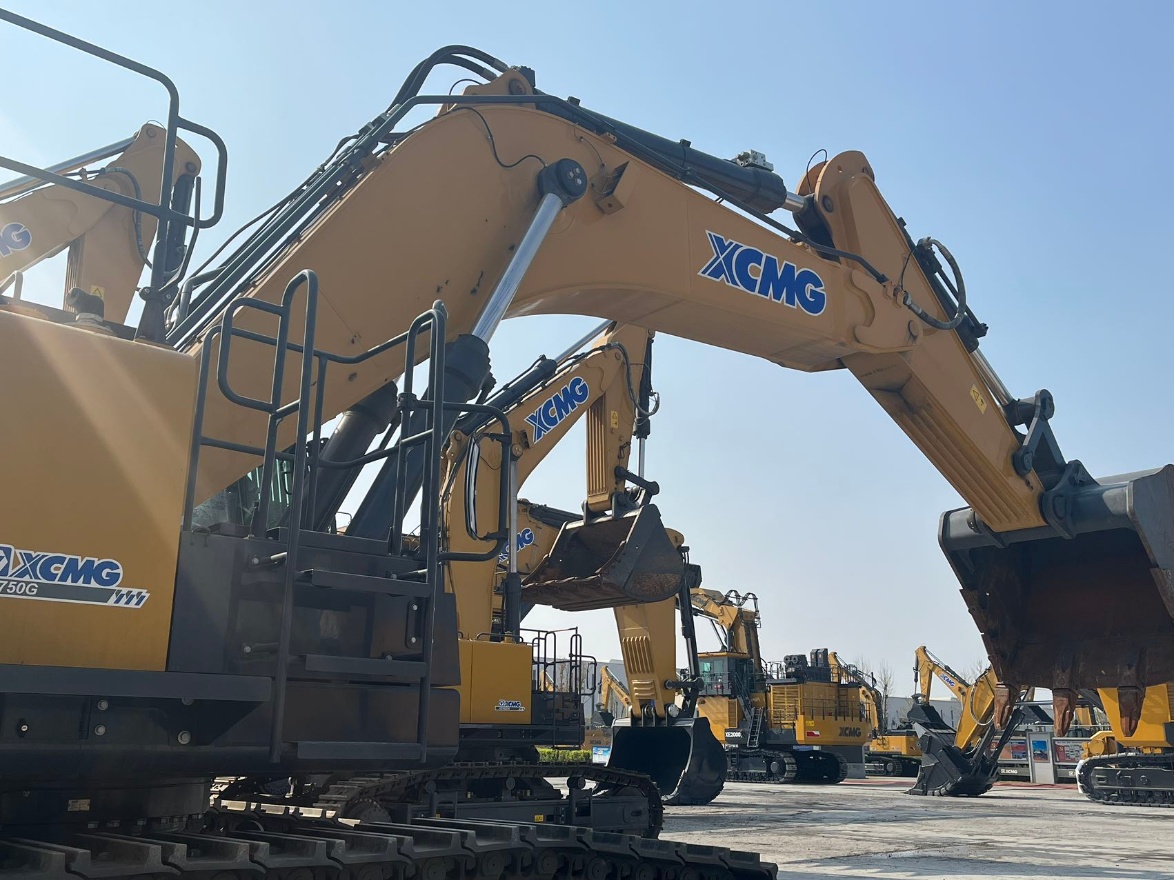Used XCMG XE750G crawler excavator