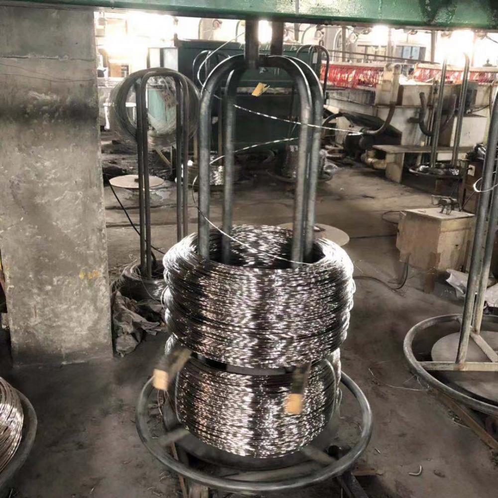 Stainless steel vacuum annealed wire