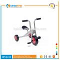 dua becak sepeda kursi dengan roda karet