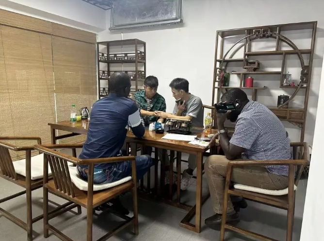 The Burkina Faso delegation visited Xinxuanyao Automobile and reached an annual cooperation in 2025