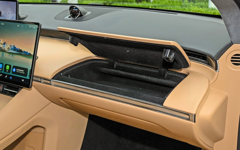 LUXEED R7