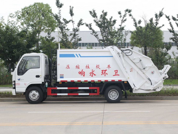 Isuzu 8cbm Rear Loader waste Bin Refuse Truck