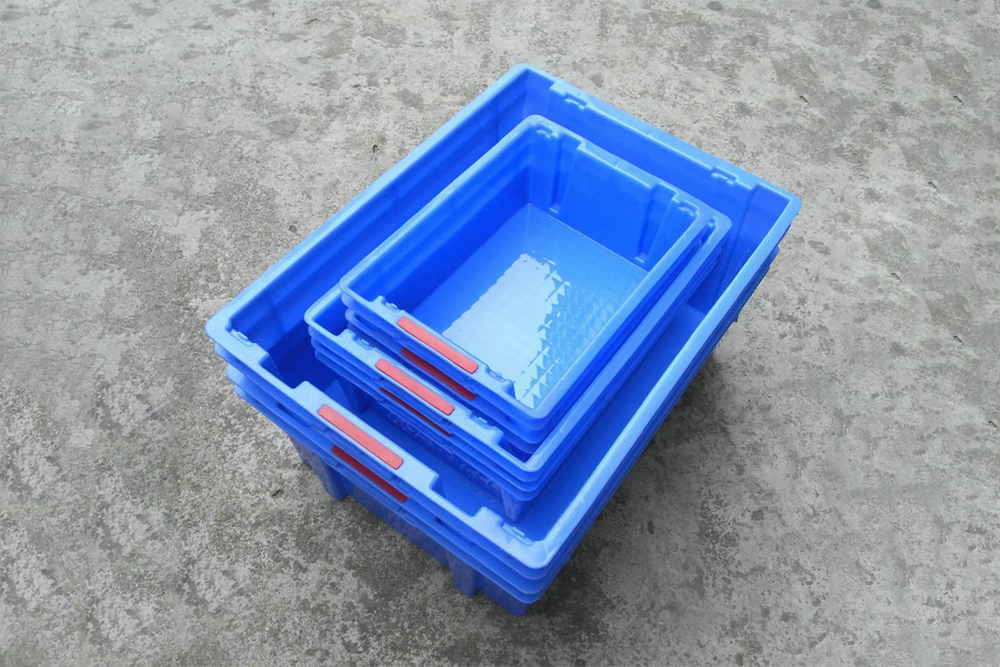 Plastic box size
