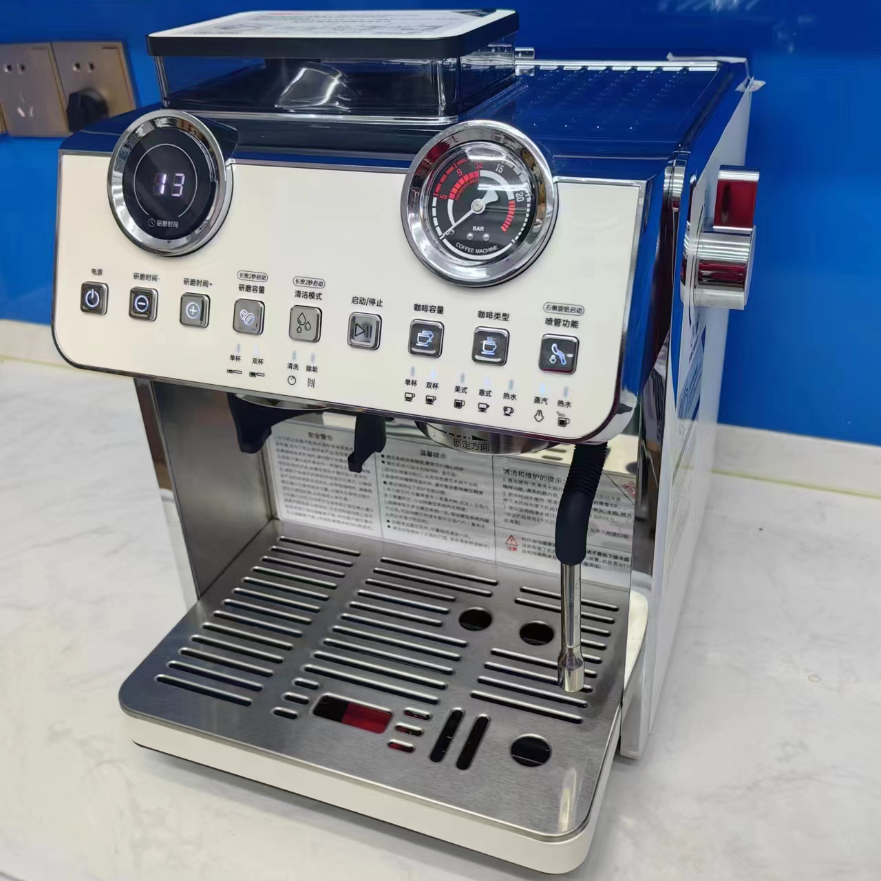 Coffee Machine With Grinder