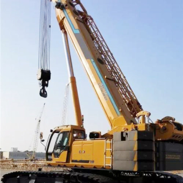 칠레에서 중국의 40T 및 55T 망원경 붐 크롤러 크레인 (XGC55T, XGC40T)