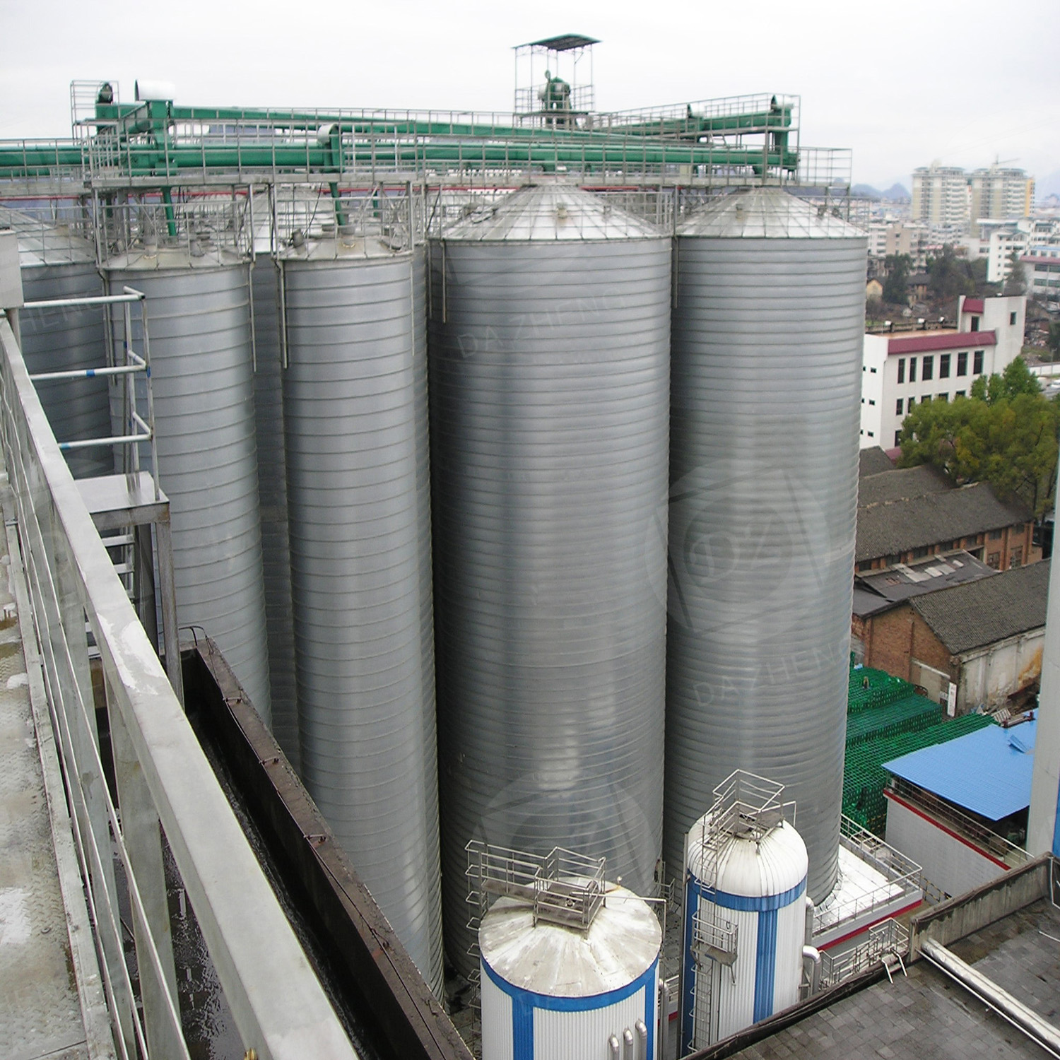 Steel plate silos for grain harvest reserves