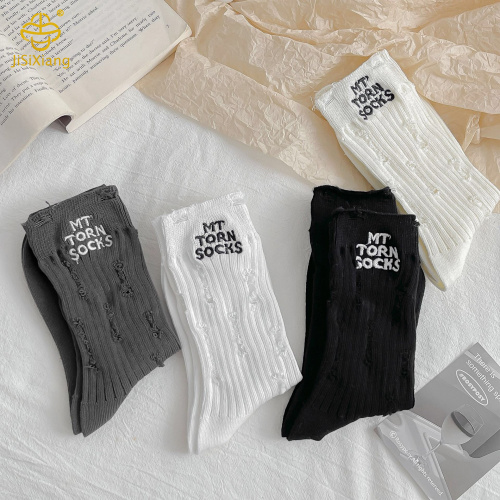 穴、刺繍文字、ミッドチューブソックスのbe食の韓国語版