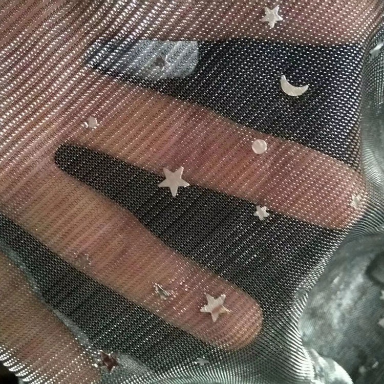 Tela de gasa con lentejuelas y lunares con diseño de luna y estrellas