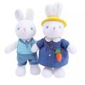 Jouet en peluche de lapin blanc mignon