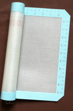 Heat resistant fiberglass silicone baking mat