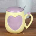 Cuatro trébol y corazón café taza