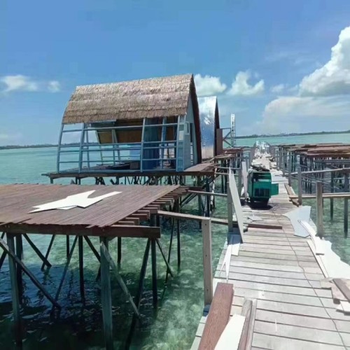 Hotel de contenedores marino flotante