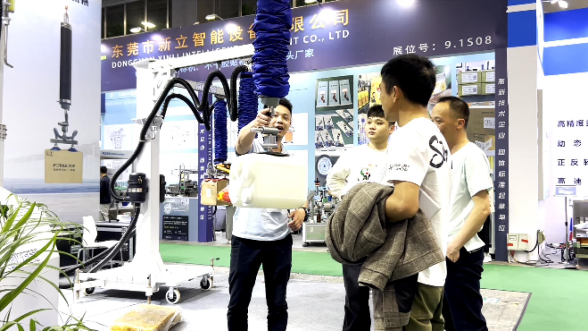 Cowest Machinery Vacuum Tube Lifter shines at SINO-PACK 2025 (6) Cowest Machinery Vacuum Tube Lifter shines at SINO-PACK 2025 (6)